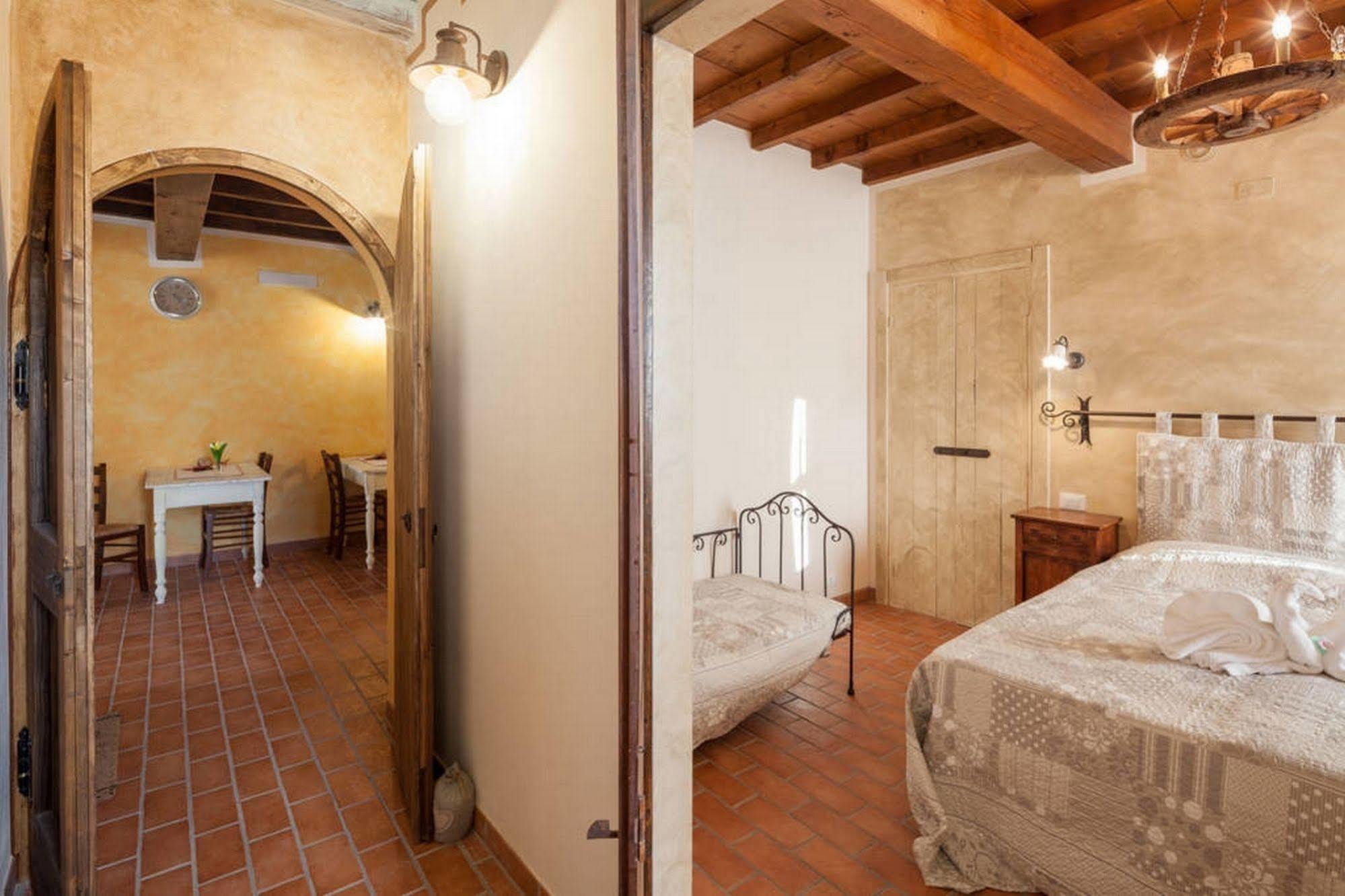 Bed and Breakfast La Casa Delle Rondini Roncoferraro Exterior foto