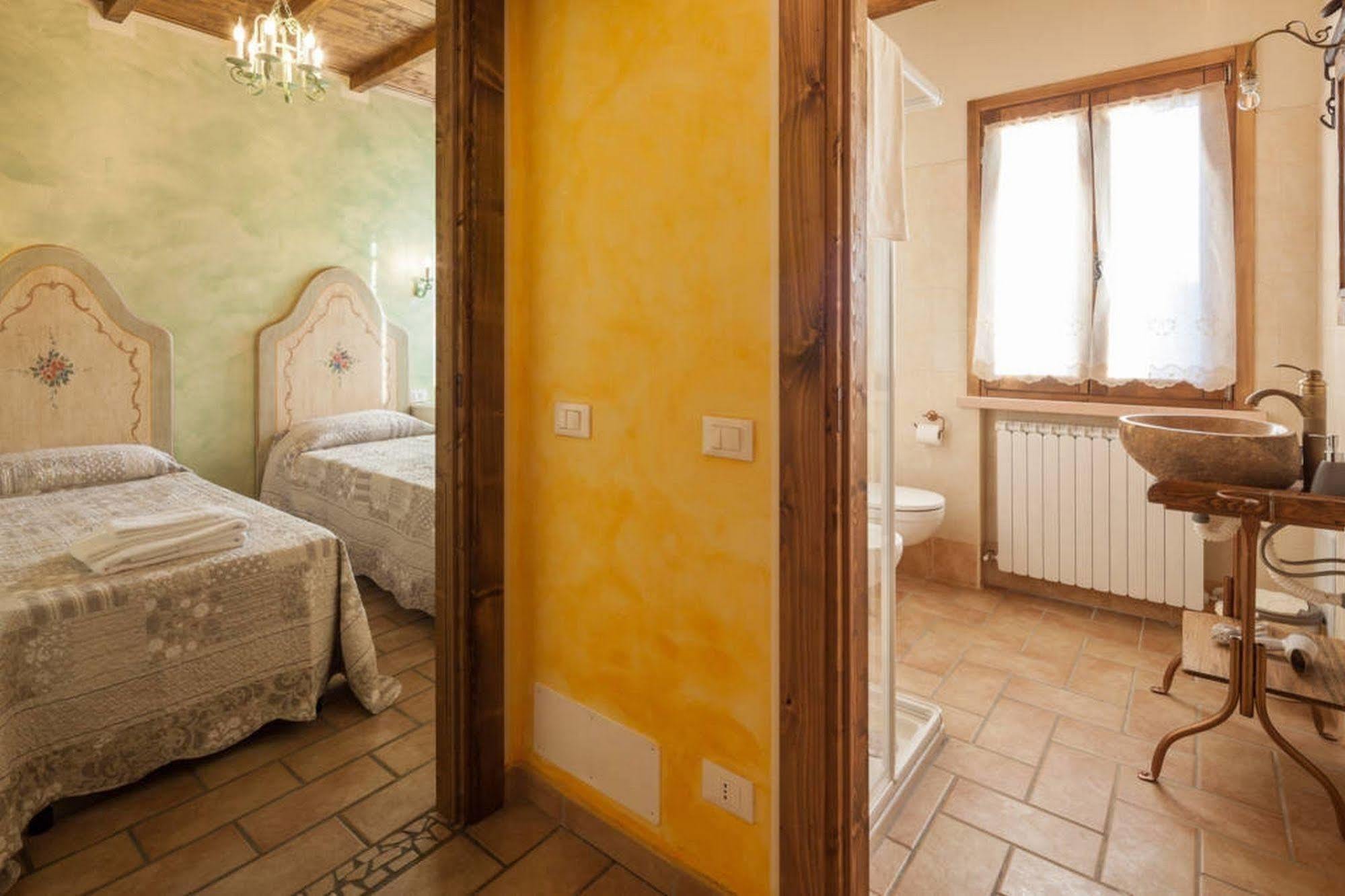 Bed and Breakfast La Casa Delle Rondini Roncoferraro Exterior foto