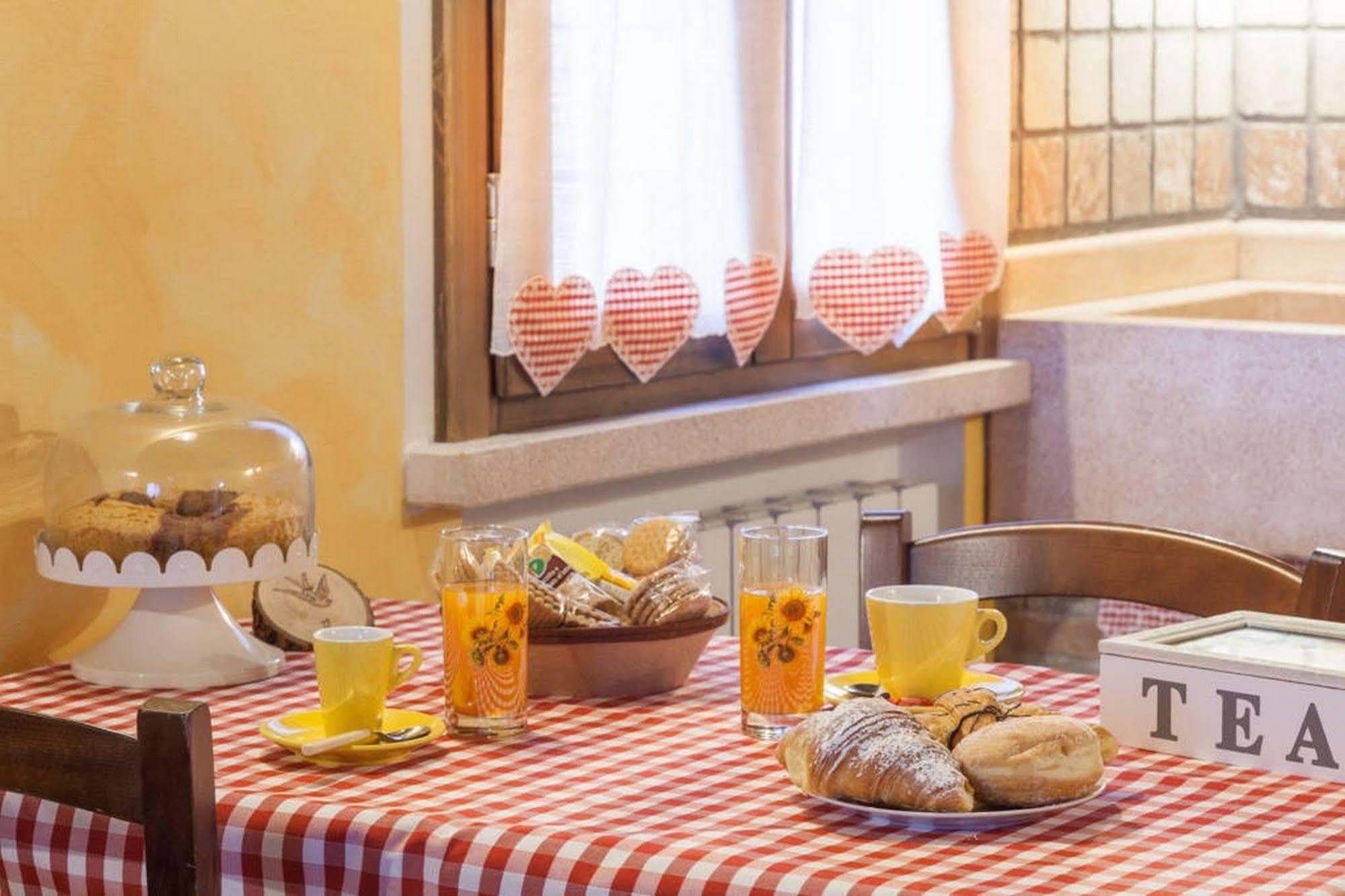 Bed and Breakfast La Casa Delle Rondini Roncoferraro Exterior foto