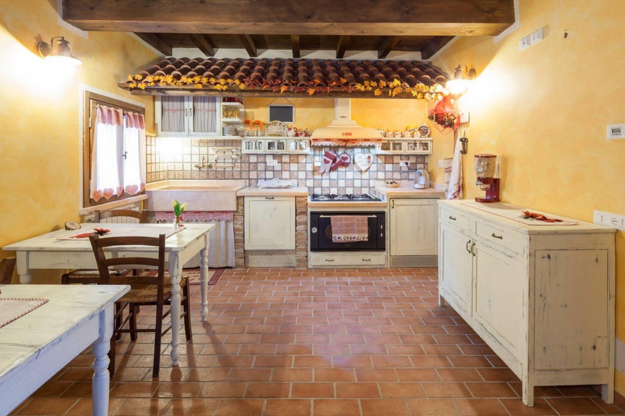 Bed and Breakfast La Casa Delle Rondini Roncoferraro Exterior foto